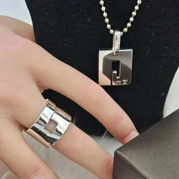 Gucci Wide  Band Ring & G Motif Pendant - Picture 5 of 14